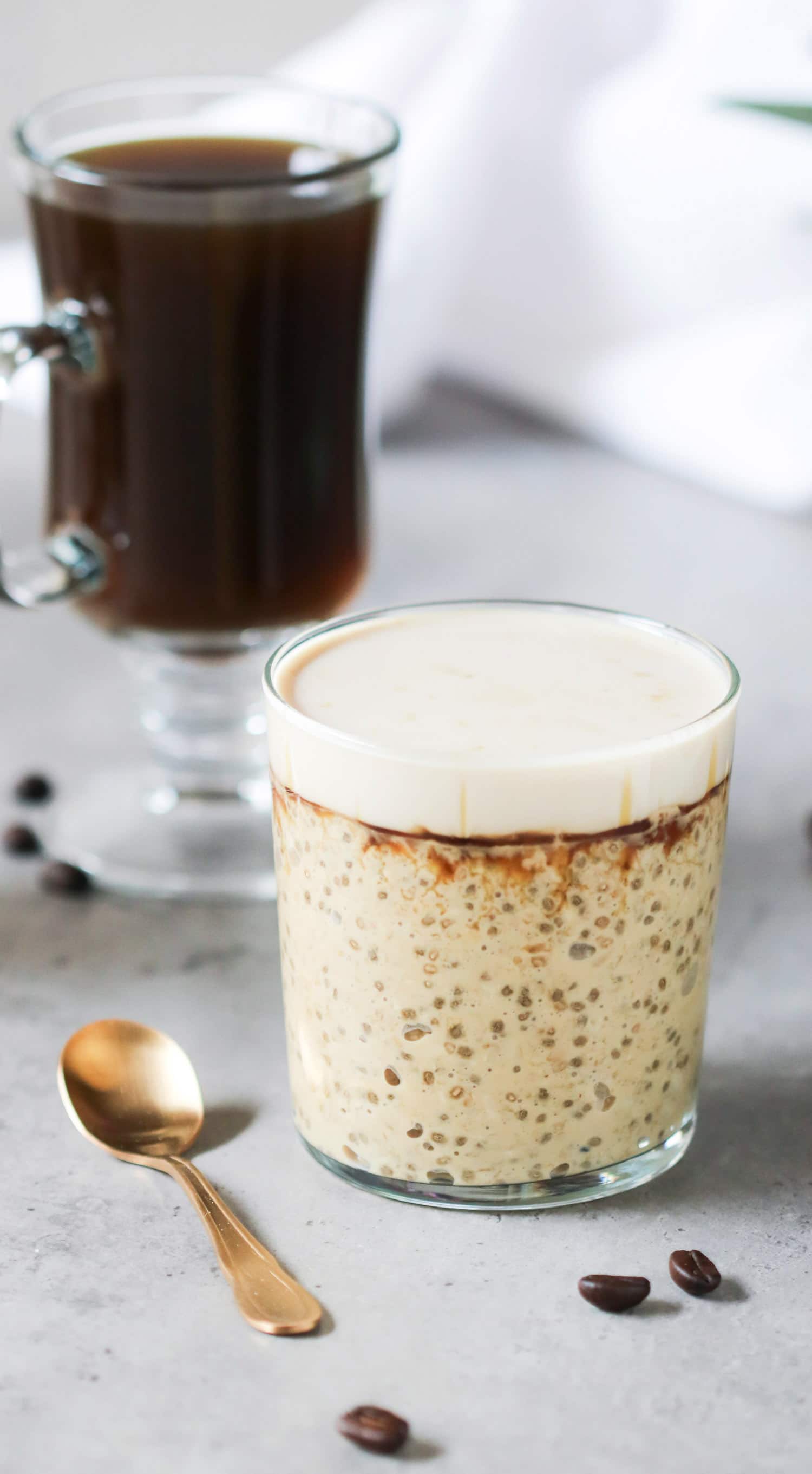 Healthy Caramel Macchiato Overnight Dessert Oats (low sugar, low fat, high fiber, gluten free, dairy free, vegan) - Healthy dessert recipes at the Desserts With Benefits Blog (www.DessertsWithBenefits.com)