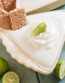 When you're in the mood for Key Lime Pie but don't have time to bake an entire pie, make this Healthy Key Lime Pie Dip! All the flavor of Key Lime Pie, but sugar free, low carb, low fat, high protein, gluten free, and only 5 ingredients! Healthy Dessert Recipes at the Desserts With Benefits Blog (www.DessertsWithBenefits.com).