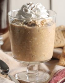 Make a batch of Healthy Gingerbread Overnight Dessert Oats! All the flavor of gingerbread, all the sweetness of a dessert, with all the healthfulness and nutrition of oatmeal. This seriously tastes like gingerbread cookies in the form of oatmeal. Refined sugar free, gluten free, and vegan too! Healthy Dessert Recipes at the Desserts With Benefits Blog