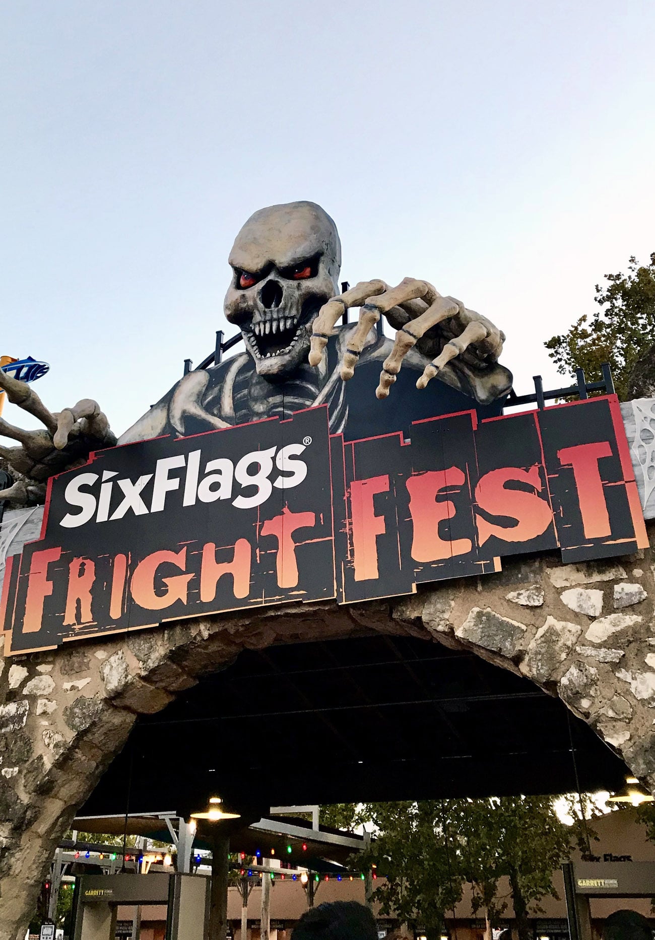 Traveling to San Antonio, Texas? Or maybe you already live there and are looking for something fun and fresh to do? I ordered the "San Antonio Explorer Pass" via TripAdvisor and got to visit Six Flags, the Guinness World Records Museum, and Ripley's Haunted Adventure!